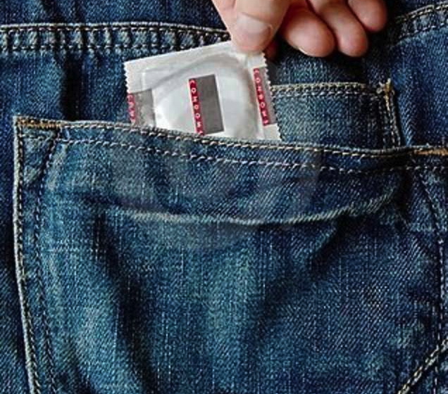 jeans-pocket-condom-hand-14882312
